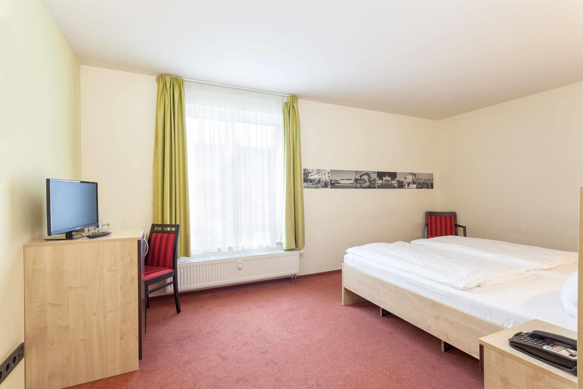 Hotel Mit-Mensch Βερολίνο Εξωτερικό φωτογραφία