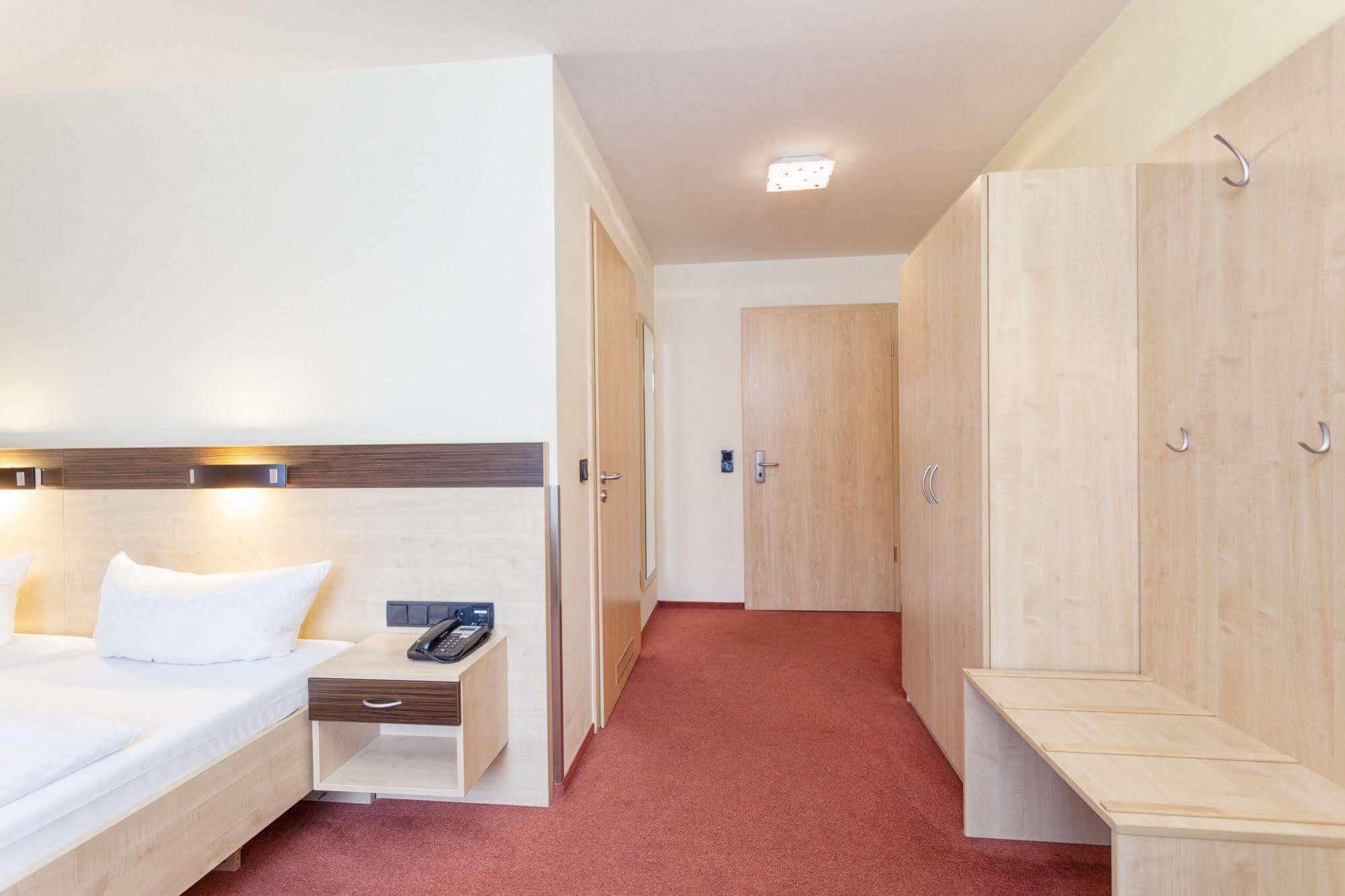 Hotel Mit-Mensch Βερολίνο Εξωτερικό φωτογραφία