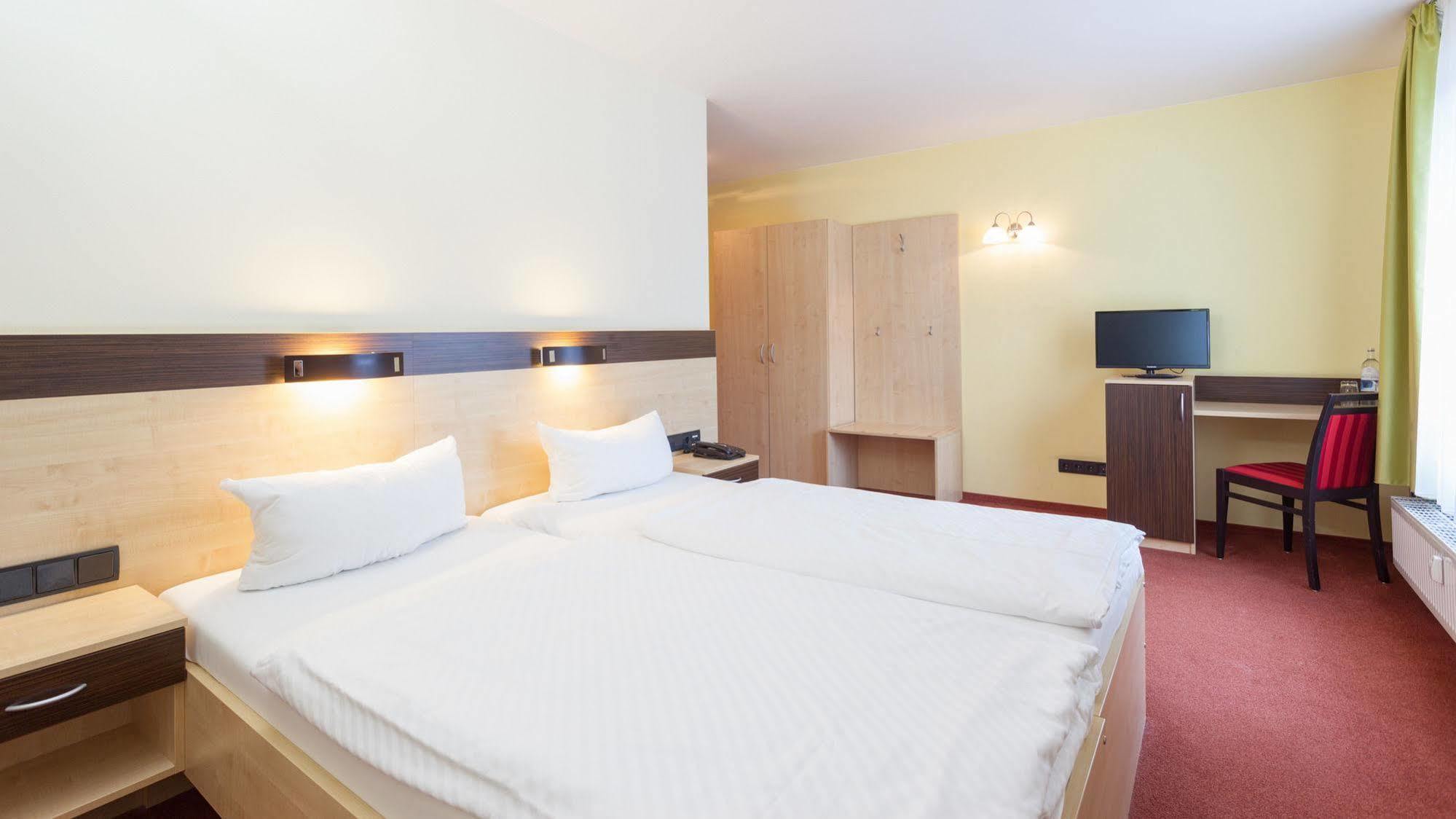 Hotel Mit-Mensch Βερολίνο Εξωτερικό φωτογραφία